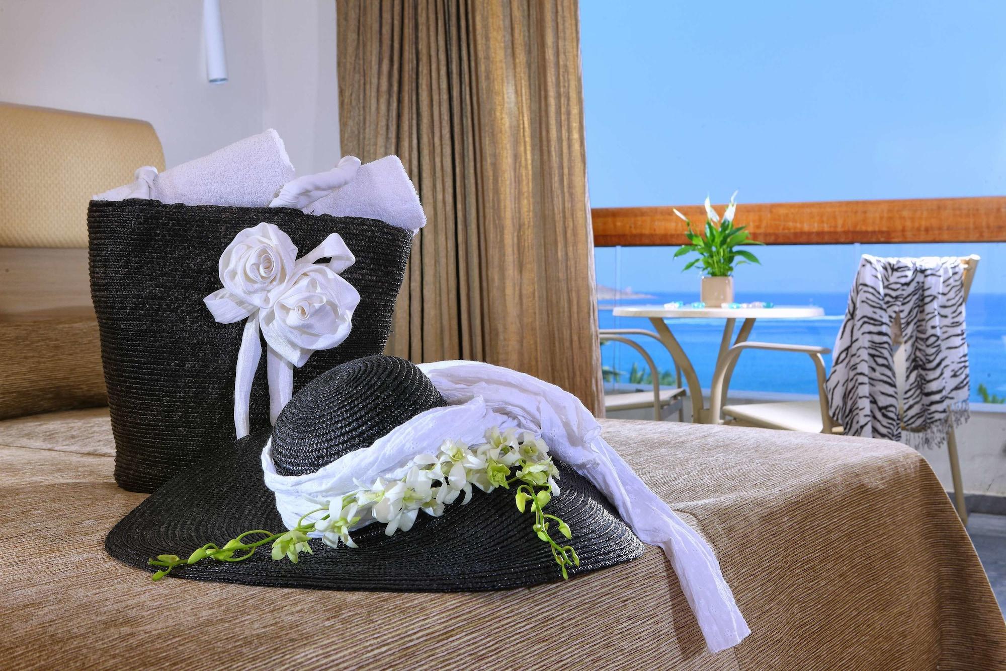 Sitia Beach City Resort & Spa Sitia (Crete) Exterior foto A black shoe with a white bow
