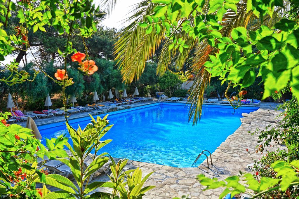 Sitia Beach City Resort & Spa Sitia (Crete) Exterior foto A swimming pool