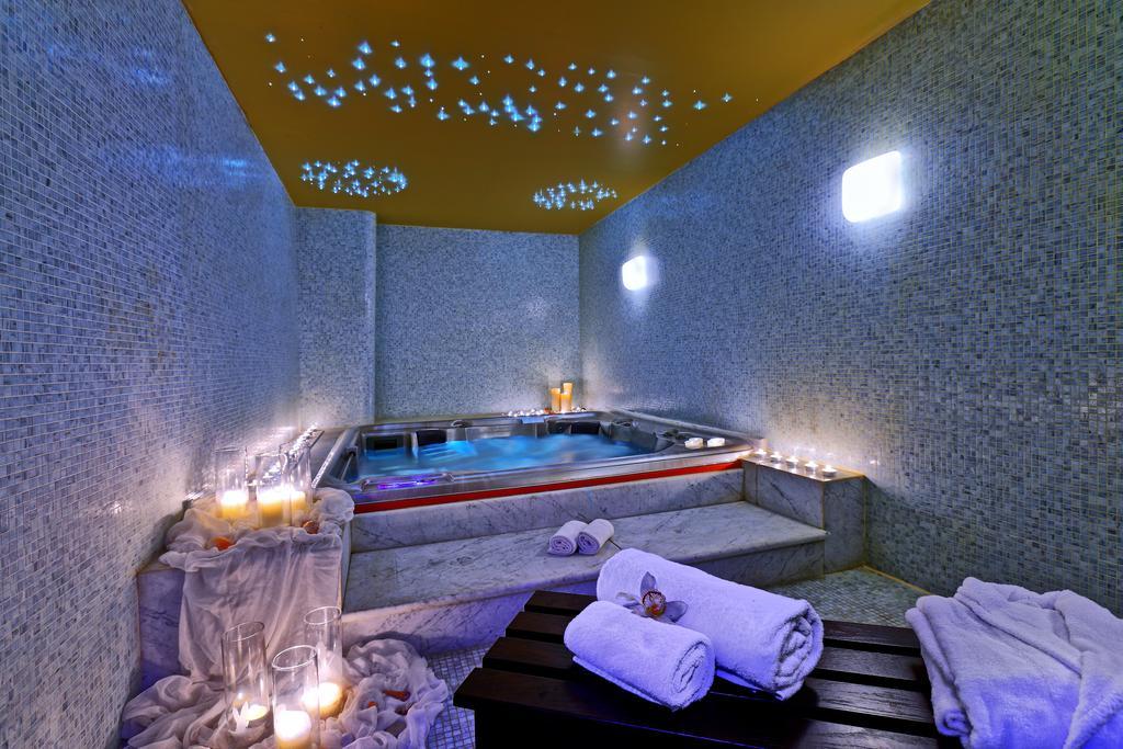 Sitia Beach City Resort & Spa Sitia (Crete) Exterior foto A spa in a hotel