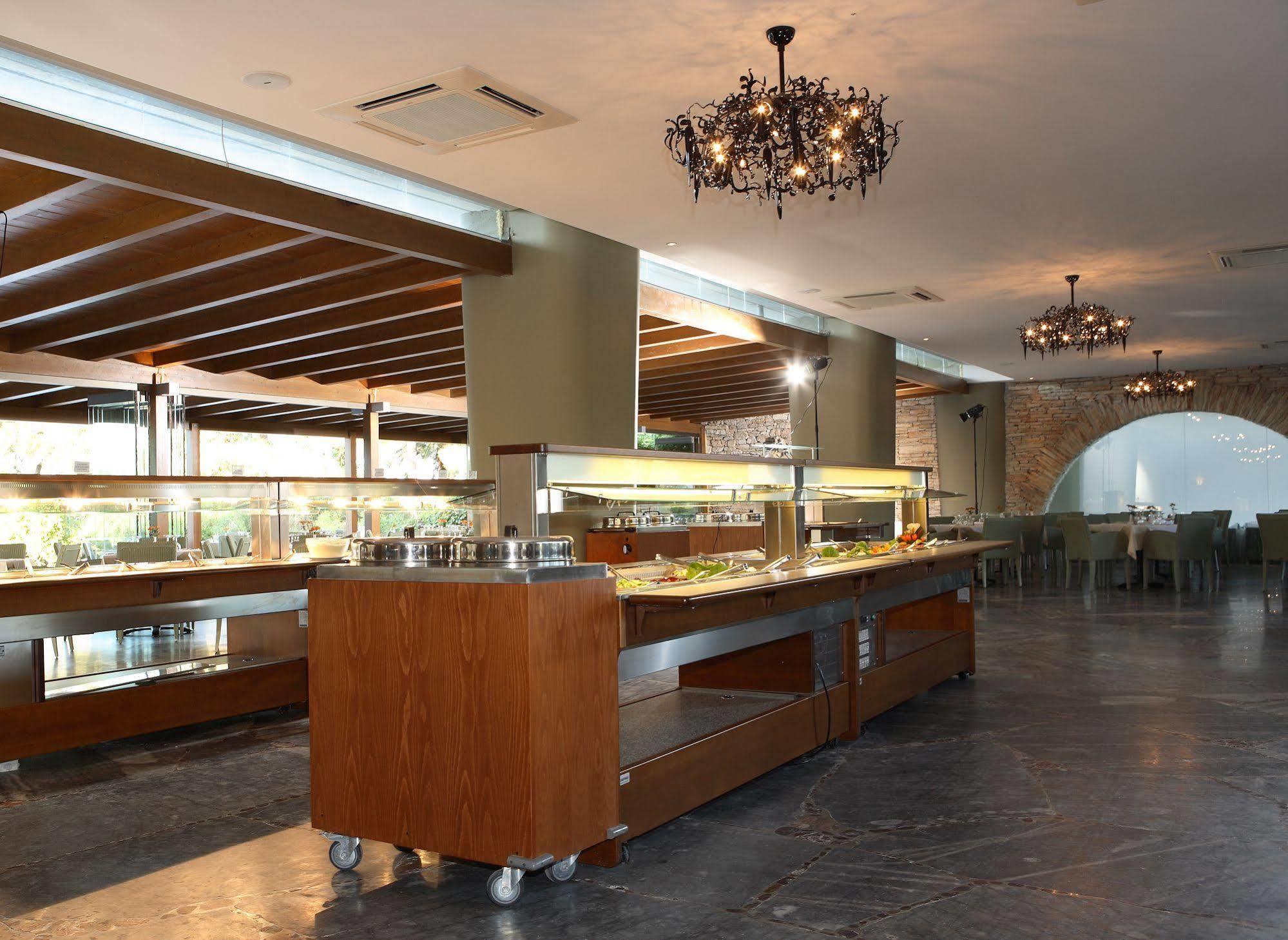 Sitia Beach City Resort & Spa Sitia (Crete) Exterior foto The buffet at the restaurant